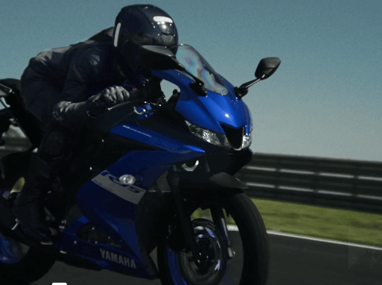 Yamaha – R15