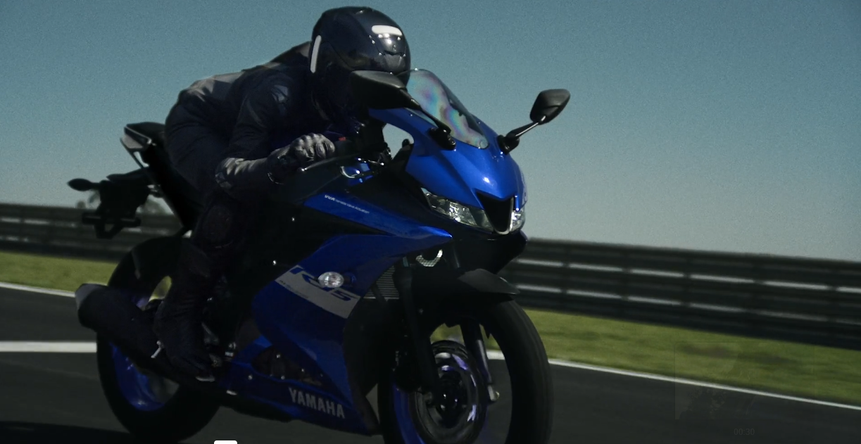 Yamaha – R15